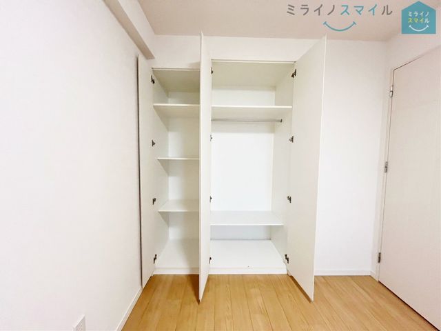 全居室収納あり。それぞれのお部屋にスペースがあるのでプライベートな荷物でも身近に置くことが出来ます。