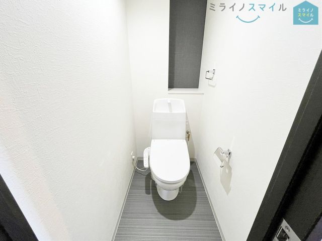 白を基調とした清潔感のあるシンプルで使いやすい高性能トイレです♪