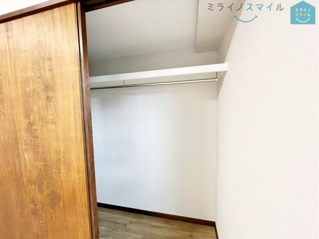 全居室収納あり。それぞれのお部屋にスペースがあるのでプライベートな荷物でも身近に置くことが出来ます。