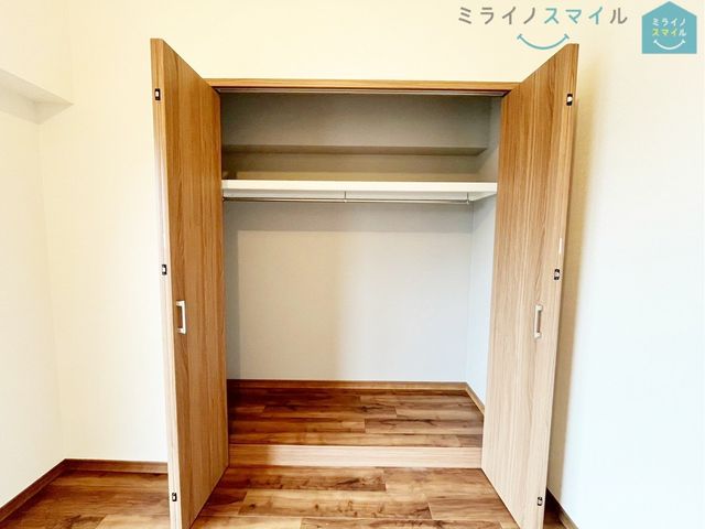 全居室収納あり。それぞれのお部屋にスペースがあるのでプライベートな荷物でも身近に置くことが出来ます。