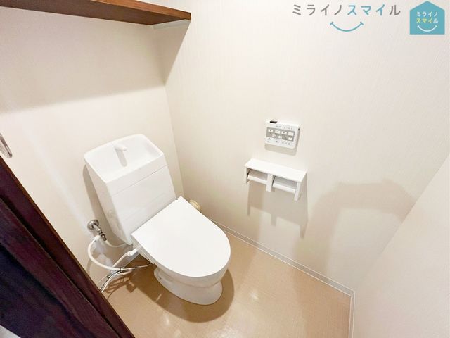 白を基調とした清潔感のあるシンプルで使いやすい高性能トイレです♪