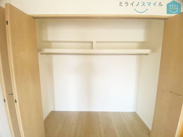 全居室収納あり。それぞれのお部屋にスペースがあるのでプライベートな荷物でも身近に置くことが出来ます。