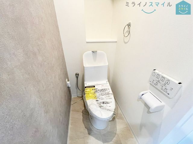 白を基調とした清潔感のあるシンプルで使いやすい高性能トイレです♪