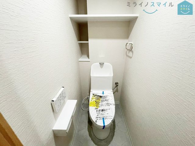 白を基調とした清潔感のあるシンプルで使いやすい高性能トイレです♪