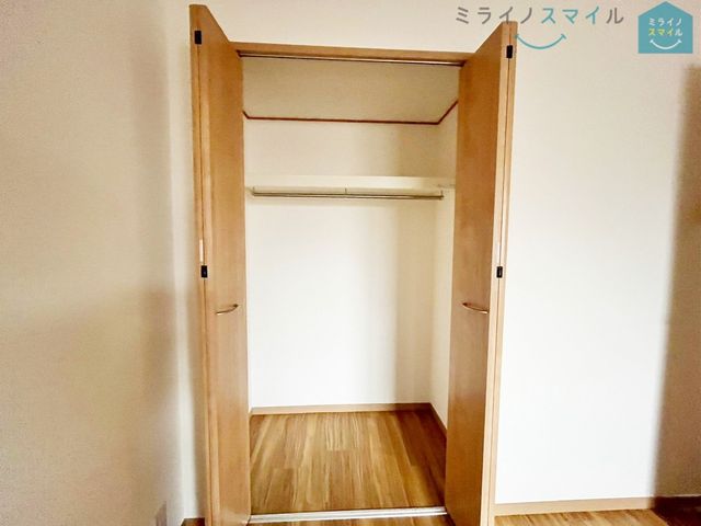 全居室収納あり。それぞれのお部屋にスペースがあるのでプライベートな荷物でも身近に置くことが出来ます。