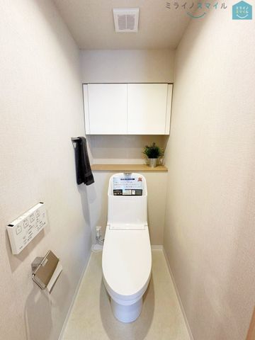 白を基調とした清潔感のあるシンプルで使いやすい高性能トイレです♪