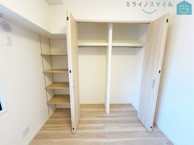 全居室収納あり。それぞれのお部屋にスペースがあるのでプライベートな荷物でも身近に置くことが出来ます。