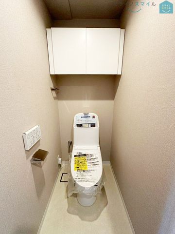 白を基調とした清潔感のあるシンプルで使いやすい高性能トイレです♪