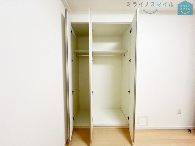 全居室収納あり。それぞれのお部屋にスペースがあるのでプライベートな荷物でも身近に置くことが出来ます。