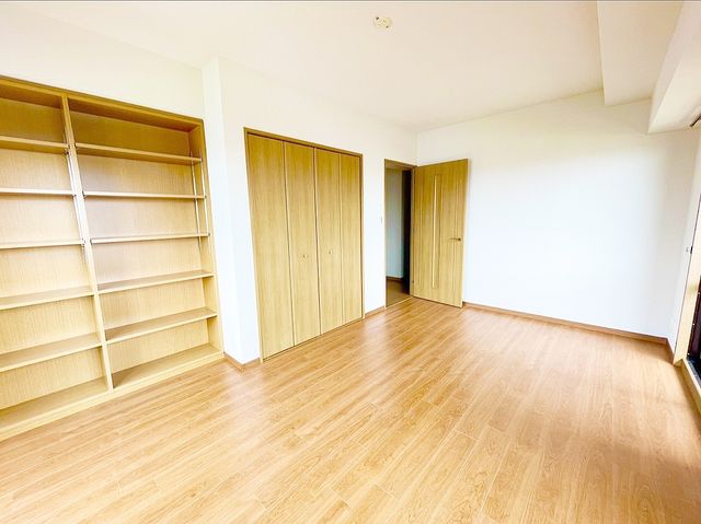 全ての居室には収納が付いております！収納豊富で整理整頓には困りません♪お部屋が広く使えますね！