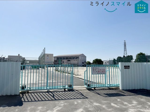 春日井市立知多中学校 徒歩11分。 810m