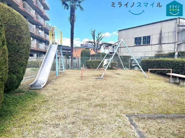 コチラのマンションには公園が併設されております♪♪お子様のお外遊びやちょっとしたお散歩に◎