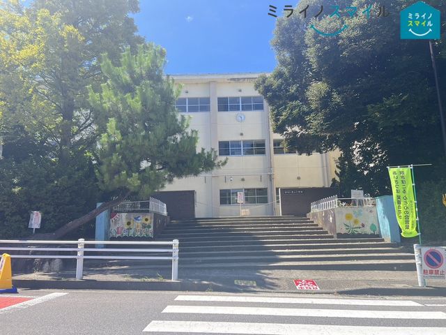 瀬戸市立原山小学校 徒歩13分。 1110m