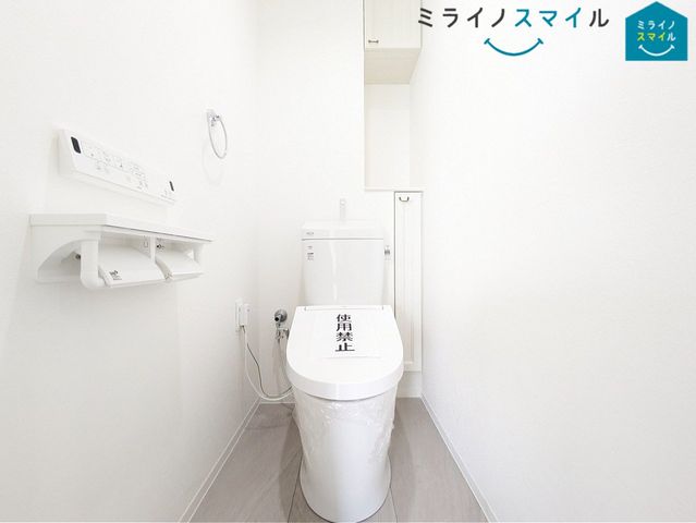 白を基調とした清潔感のあるシンプルで使いやすい高性能トイレです♪