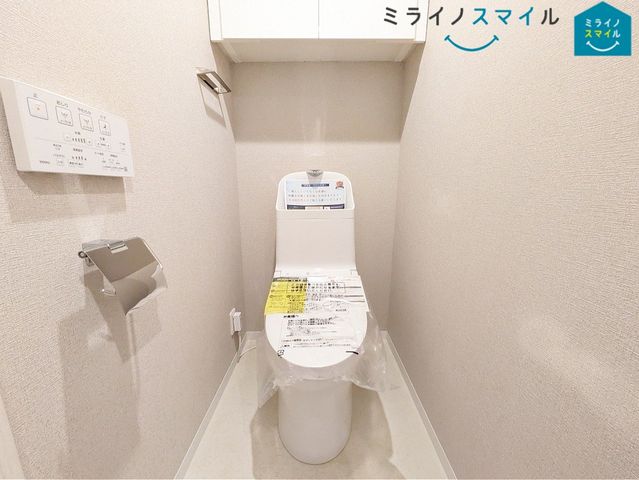 白を基調とした清潔感のあるシンプルで使いやすい高性能トイレです♪