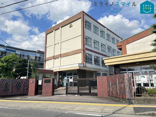 名古屋市立山田中学校 徒歩22分。 1760m