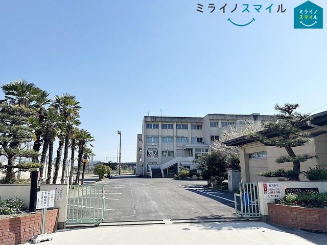 尾張旭市立東中学校 徒歩12分。 900m