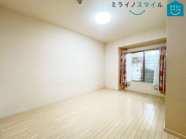 お掃除もラクチンなフローリングのお部屋です！夏場に心地良いひんやり感はフローリングならではです♪