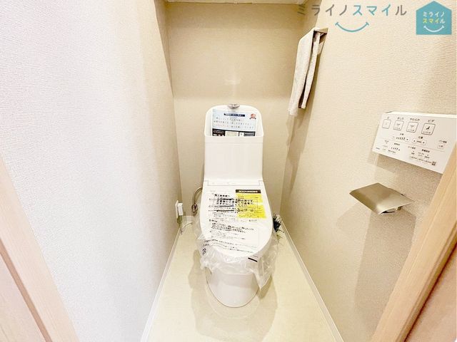 白を基調とした清潔感のあるシンプルで使いやすい高性能トイレです♪