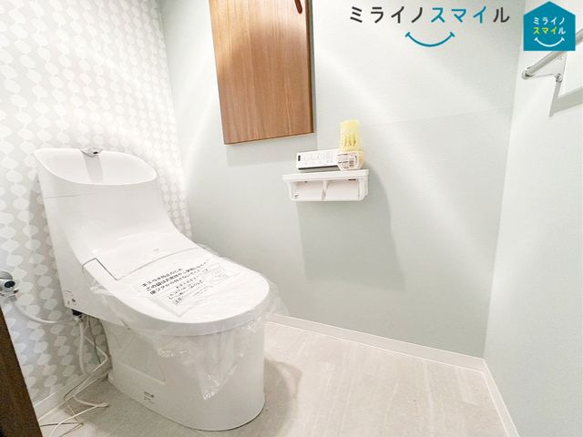 白を基調とした清潔感のあるシンプルで使いやすい高性能トイレです♪